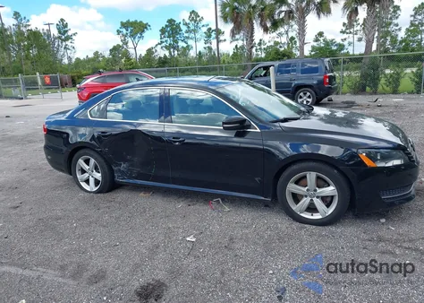 2013 Volkswagen Passat 2.5L Se z USA, uszkodzony, nr VIN 1VWBH7A38DC150345